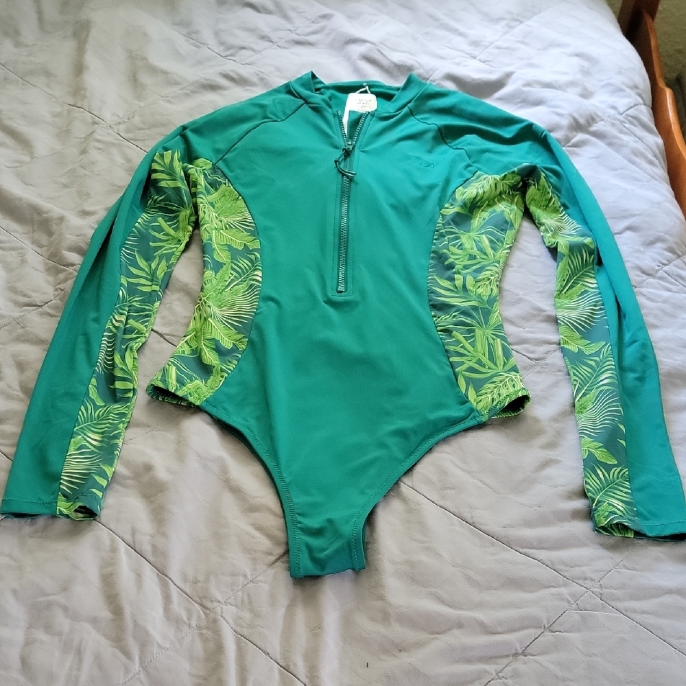 Green Long Sleeve Swimsuit with Leaf Print